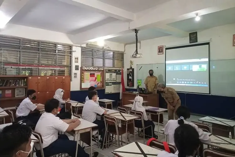 PTM Terbatas, Kadisdik Kota Bogor Imbau Siswa Gunakan Transportasi Online