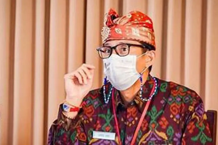 Pamer Makan Papeda, Sandiaga Uno: Diburu Banyak Pengunjung PON XX Papua