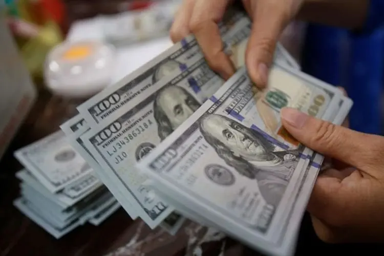 Dolar Naik Tipis Saat Investor Berhati-hati, Fokus ke Data Penggajian