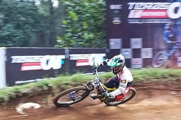 Teras Caf 1st Series Obati Kerinduan Penghobi Sepeda Gunung Rasakan Adrenalin Kompetisi