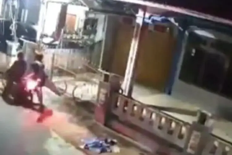 Bukan Ambil Uang atau Emas, Maling Ini Nekat Curi Pagar Rumah Targetnya