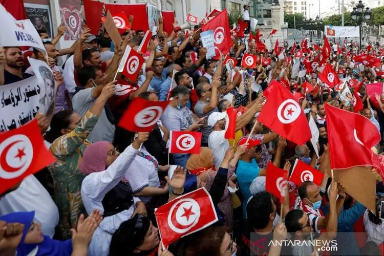 Tunisia Tutup Stasiun Televisi Tak Berlisensi akibat Kritisi Presiden