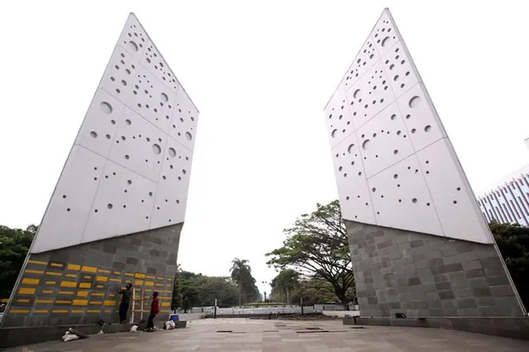 Foto: Pembuatan Monumen Perjuangan Pahlawan Covid-19