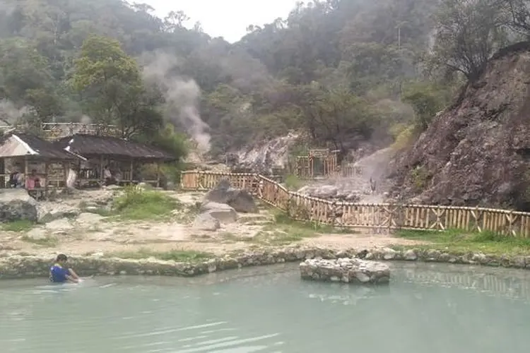 Para pegiat Wisata Pemandian Air panas dan Jiarah Kawah Cibuni Menjerit Lantaran Lama Tutup