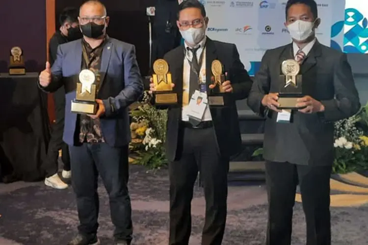Transformasi Pos Indonesia Diganjar Empat Penghargaan TOP GRC Awards 2021