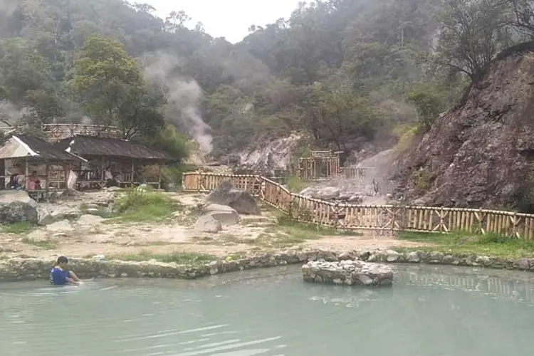 TRAGIS..18 KK Warga Kampung Kawah Cibuni Terancam Tersingkir dari Kampung Halamannya 