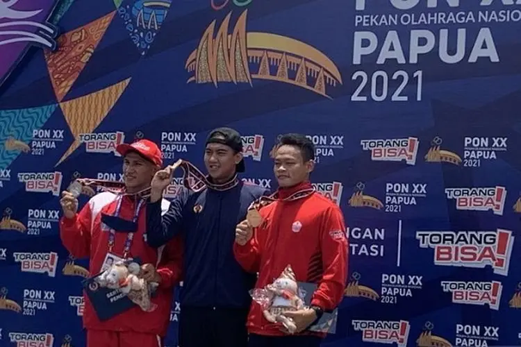 Cuaca Panas dan Ombak Besar Tak Masalah, Athalarik Sumbang Emas untuk Jabar