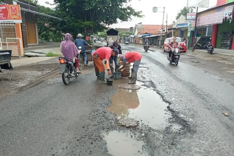 Waduh, Ratusan Kilometer Jalan di Kabupaten Cirebon dalam Kondisi Rusak