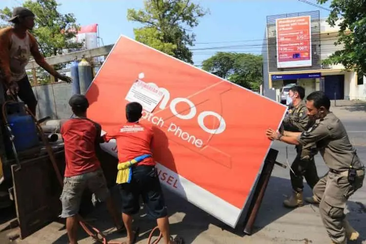 165 Papan Reklame di Indramayu Terpaksa Diturunkan, Ini Penyebabnya!