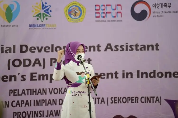 Atalia Ridwan Kamil Luncurkan Aplikasi Sekoper Cinta