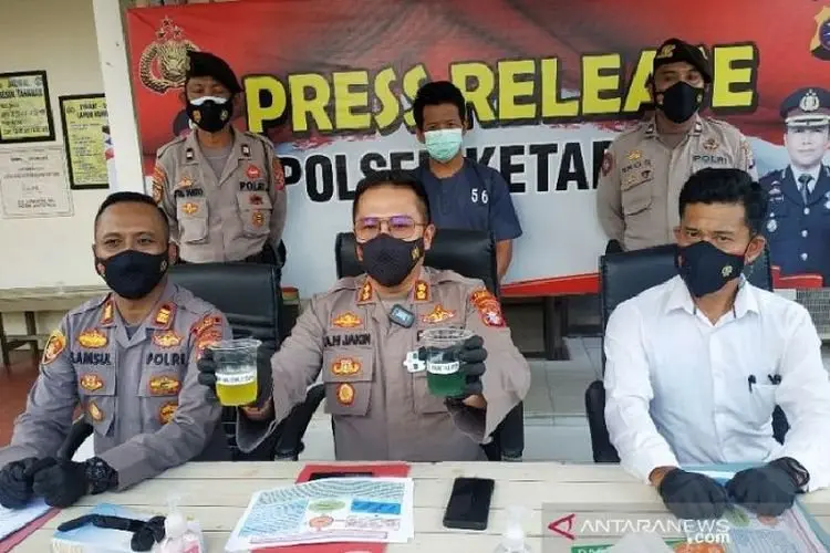 Duh, Pria Ini Ditangkap Gara-gara Ubah Warna Pertalite Jadi Mirip Premium