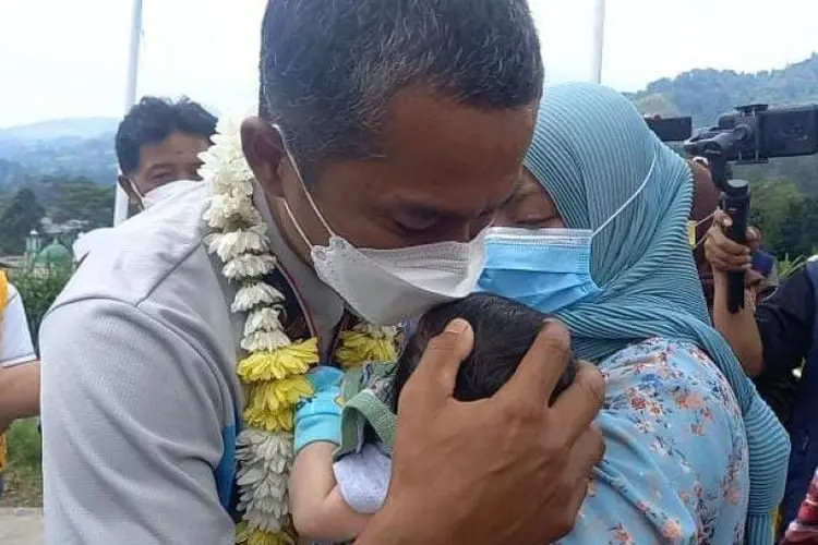 Cerita Ayat Supriyatna Pulang dari Papua, Terharu Hingga Kepikiran Bayi Laki-lakinya Sempat Sakit
