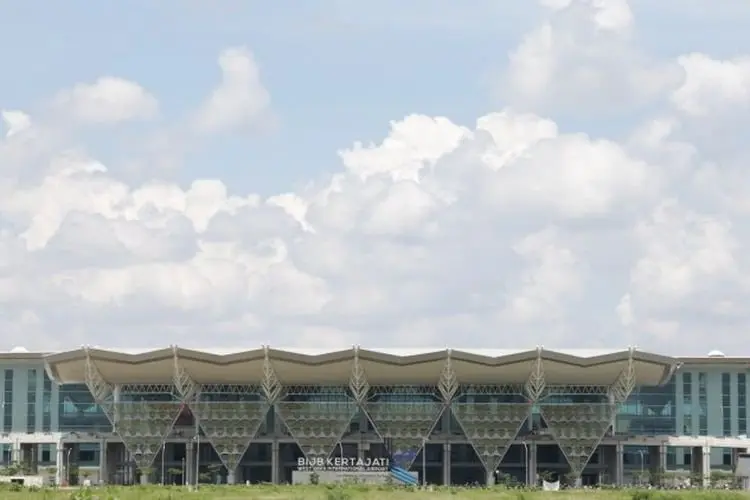 Rapor Merah Infrastruktur Jokowi: Dari Kertajati, LRT Palembang hingga Kereta Cepat Jakarta-Bandung