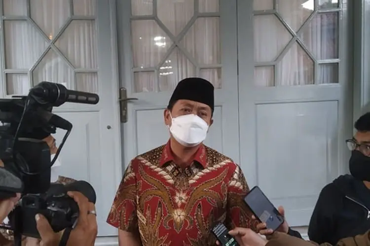 Kaya Barang Rongsokan, Pemkot Bandung Bakal Bongkar 16 Halte dan 5 JPO