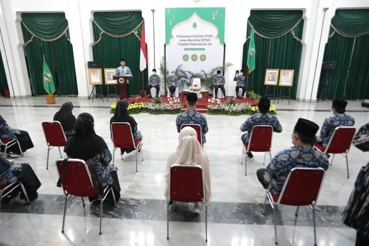Lepas Kafilah STQH Jabar, Ridwan Kamil Targetkan Juara Umum