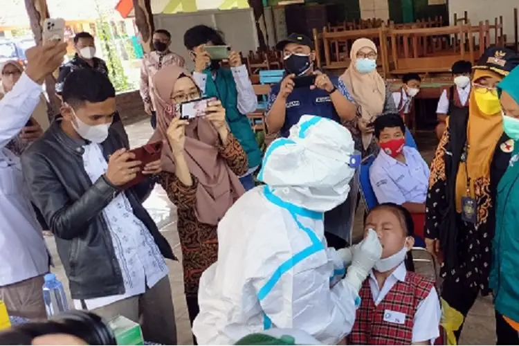 Swab PCR untuk Siswa dan Guru di Bandung Dimulai, Cek Lokasi dan Jadwalnya Ini