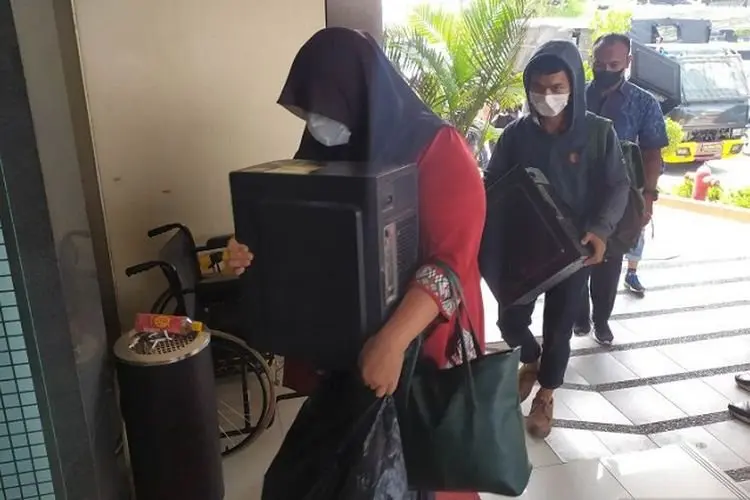 Polda Jabar Beberkan Pinjol Ilegal yang Digerebek di Sleman, Ini Daftarnya....