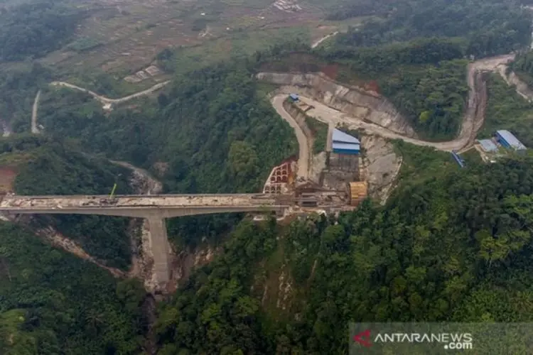Rampung Sekitar 79 Persen, Kereta Cepat Jakarta-Bandung Beroperasi 2022