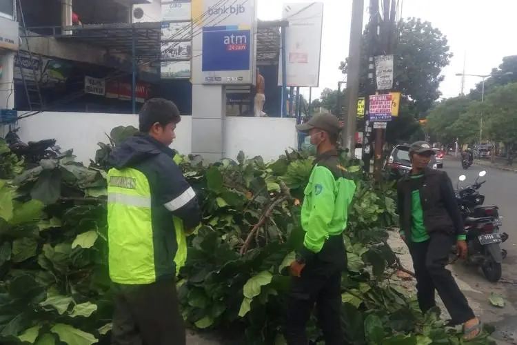 Bima Imbau Warga Berhati-hati Saat Hujan Deras dan Angin Kencang