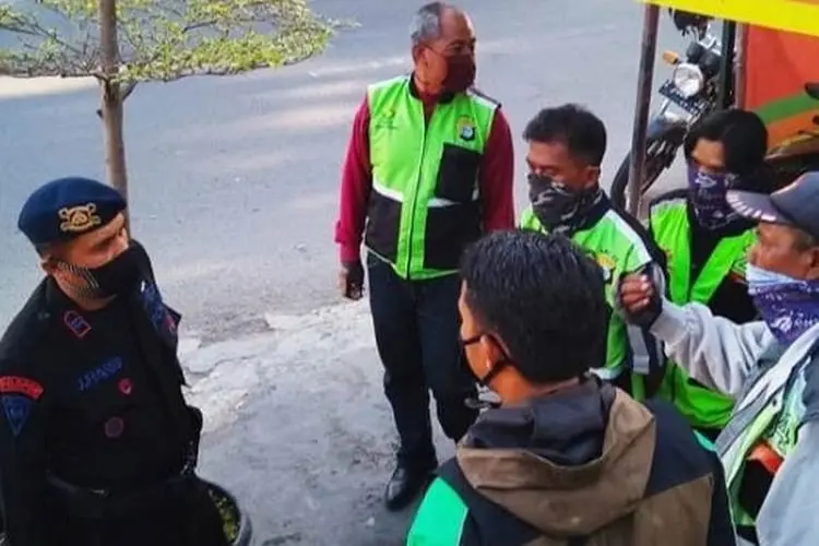 Polisi Sasar Para Ojek Pangkalan di Cinunuk, Ingatkan Taat Prokes 5M