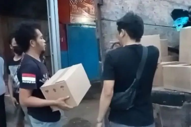 Buset, Ibu Rumah di Garut Jualannya Minuman Keras, Stoknya Hingga Ratusan Botol