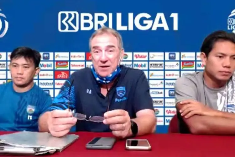 Ini Ungkapan Robert Alberts Mengenai Starting Lineup Persib Hadapi PSS Sleman