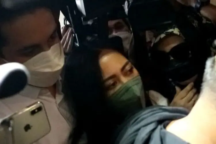 Selain Niru Pelat Nomor Gaya Pejabat, Warna Mobil Villfire Rachel Vennya Tak Sesuai Data