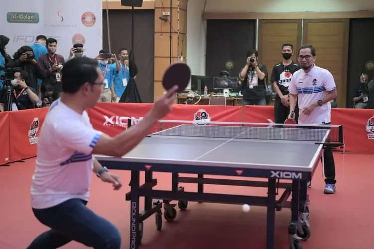 Serunya Adu Skil Pingpong Ridwan Kamil vs Ustaz Adi Hidayat  di UAH Super Series 2021