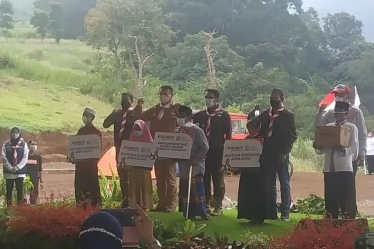 JQR Gelar Bakti Sosial Bersama  Eiger di Megamendung