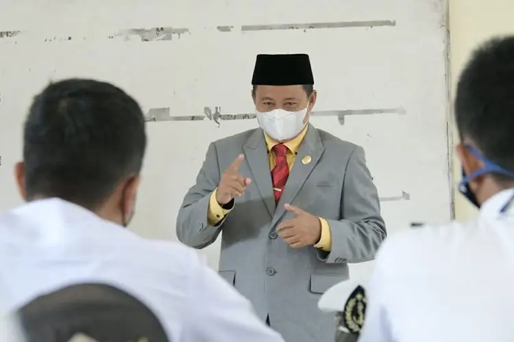 Tinjau PTM di Pangandaran, Pak Uu Pastikan Prokes Diterapkan
