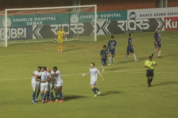 Persib Bungkam PSIS untuk Rebut Puncak Klasemen, Igbonefo Ungkap Rahasia di Ruang Ganti