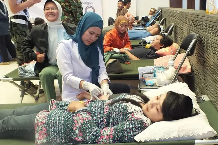 Warga Cisewu Sumbangkan Darah di Tengah Pandemi Covid-19