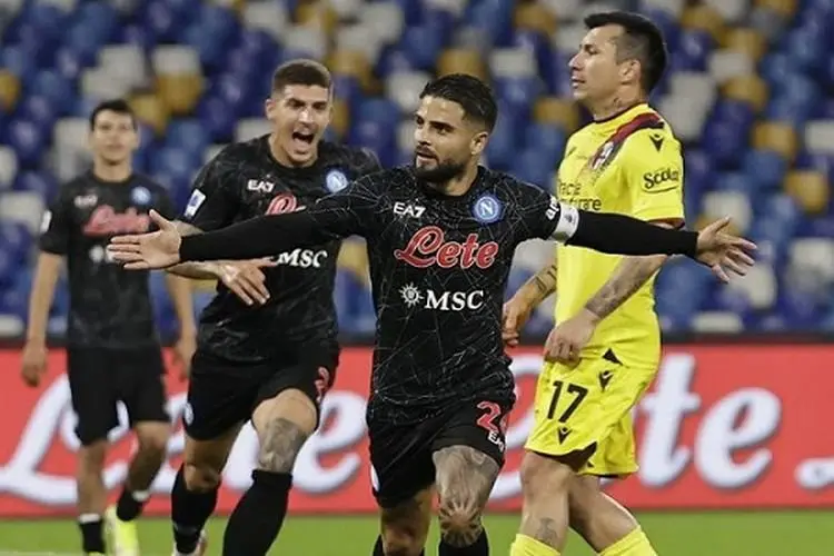 Napoli  vs Bologna 3-0: Insigne On Fire, Partenopei Salip Lagi Milan di Puncak Klasemen