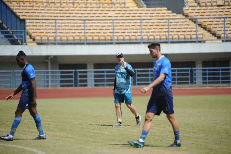 Jelang Persib vs Persela, Robert Alberts Ungkap 'Musuh dalam Selimut' di Skuatnya