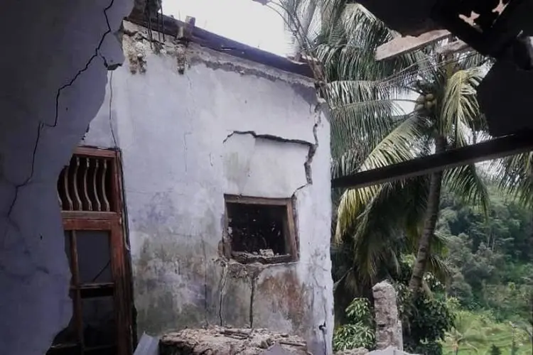 73 Warga Desa Harkat Jaya Mengungsi, Pergeseran Tanah Akibatkan 32 Unit Rumah Rusak