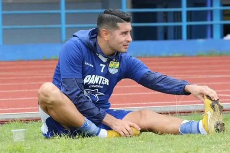 Robert Ungkap Alasan Terus Mainkan Esteban Vizcarra, Salah satunya karena Berat Badan...