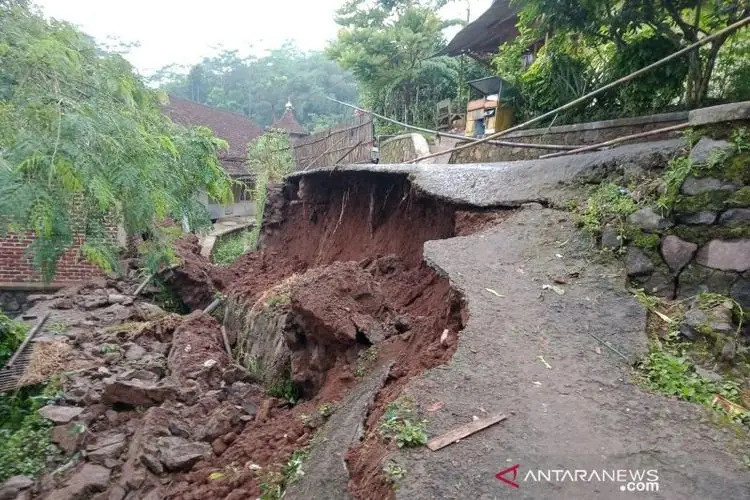 Tasikmalaya Tetapkan Siaga Bencana Banjir dan Longsor
