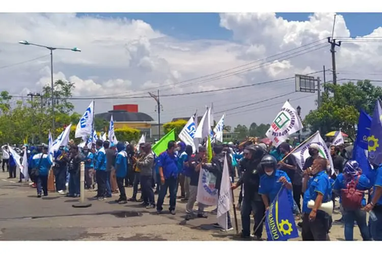 Gabungan Serikat Buruh Tuntut Bupati Bandung Rekomendasikan Kenaikan 10 Persen UMK 2022