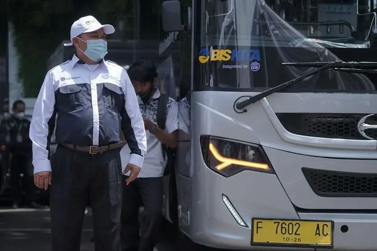 Bersih dan Nyaman Bikin Lansia Senang Naik Biskita Trans Pakuan