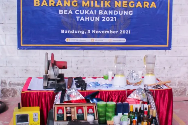 Bea Cukai Musnahkan Jutaan Barang Ilegal