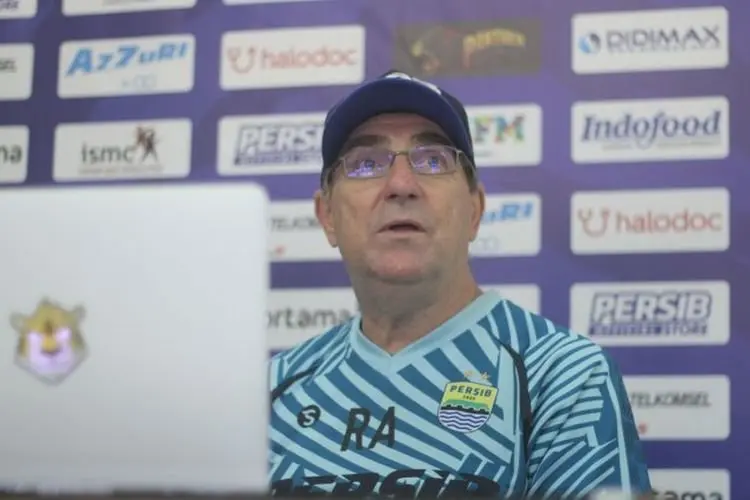 Robert Alberts Ungkap Momen Sulit Saat Terancam Dipecat, Kini Bawa Persib Tak Terkalahkan!