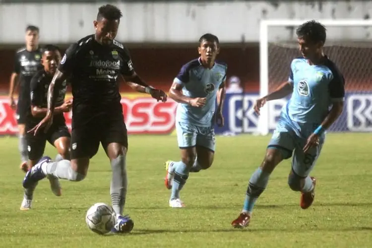 Sebut 'Ada Sesuatu' di Balik Hasil Persela vs Persib, Iwan Setiawan: Saya Tak Bisa Sampaikan 