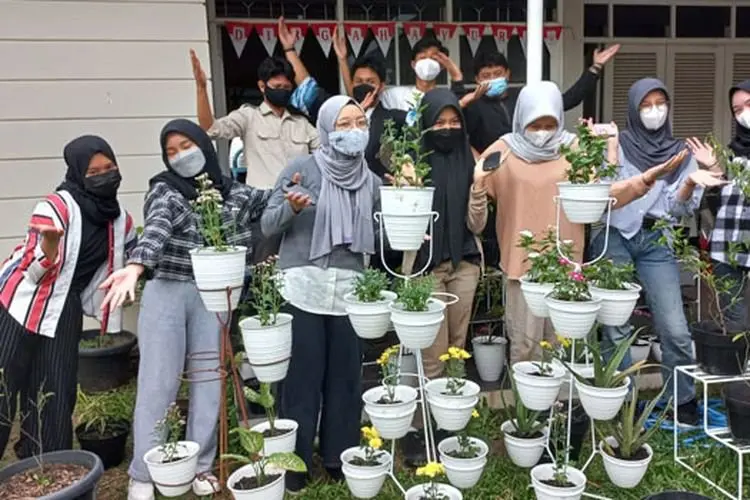 Tingkatkan Skill Bahasa, Siswa-siswi SMAN 15 Bandung Ikuti Ekskul KPMP