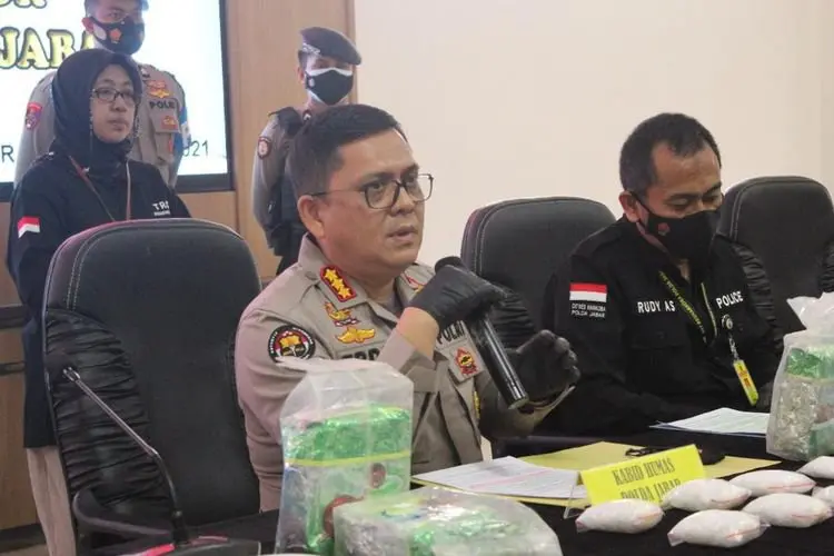 Polres Bogor dan Polda Jabar Ungkap Jaringan Narkoba 5,6 Kg Sabu, Tersangkanya Karyawan Supermarket