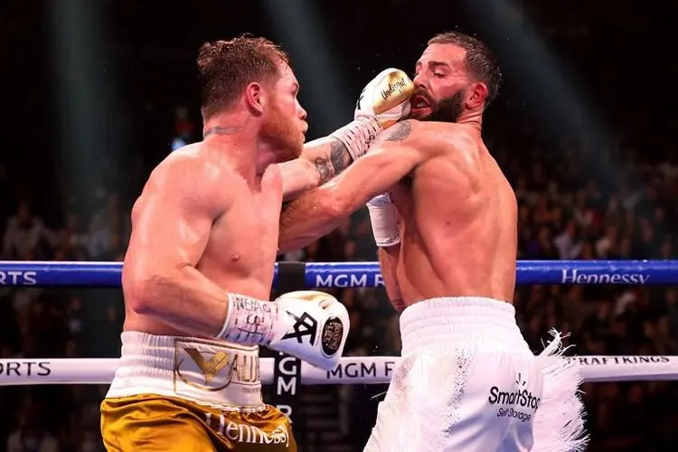 GILA! Saul Canelo Alvarez Pukul KO Caleb Plant, Prediksi Sakti Mike Tyson Terbukti Benar...