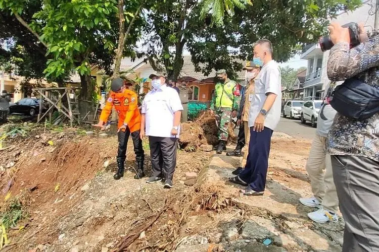 Kota Bogor Dikepung Bencana, Ini Pesan Tegas Ketua DPRD Atang Trisnanto untuk Pemkot Bogor
