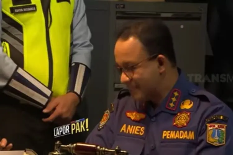 Anies Baswedan Gagah Pakai Seragam Damkar, Andhika Pratama: Pantang Pulang Sebelum Presiden!