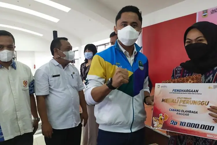 Bonus Atlet KBB Cair! Hengky Sawer Bonus Pahlawan Olahraga PON XX Papua, Segini Nilainya