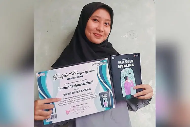 Baru Terjun ke Dunia Menulis, Imanda Tsabita Raih Predikat Penulis Terbaik Nasional