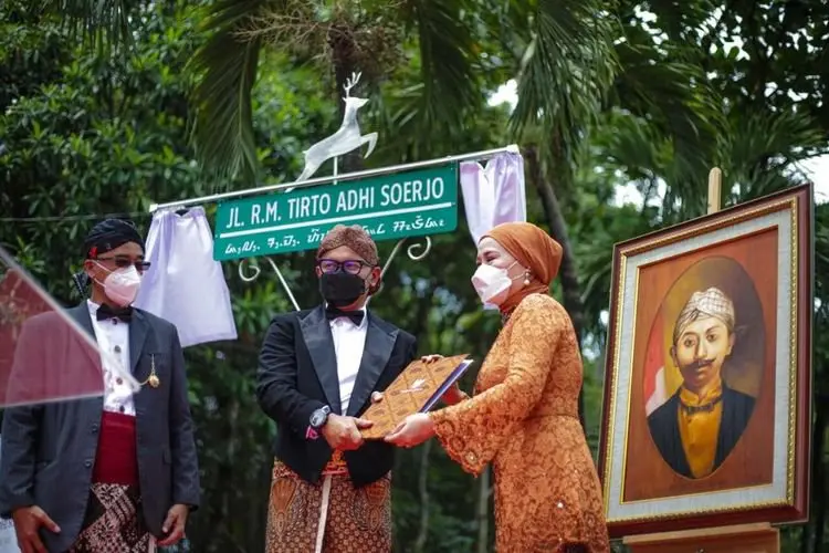 Bima dan Dewi Yull Resmikan Nama Jalan Tirto Adhi Soerjo